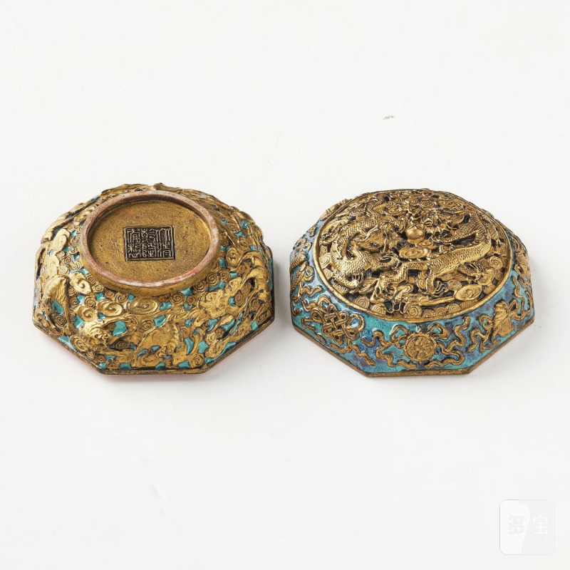 A bronze imitating seal paste box with cover, - 图8
